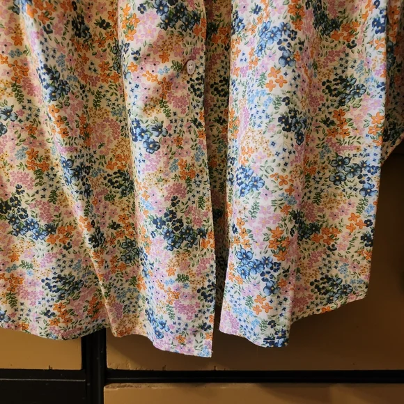 Dôen Floral Button-Up Blouse in Ladybird Print - Picture 8 of 11